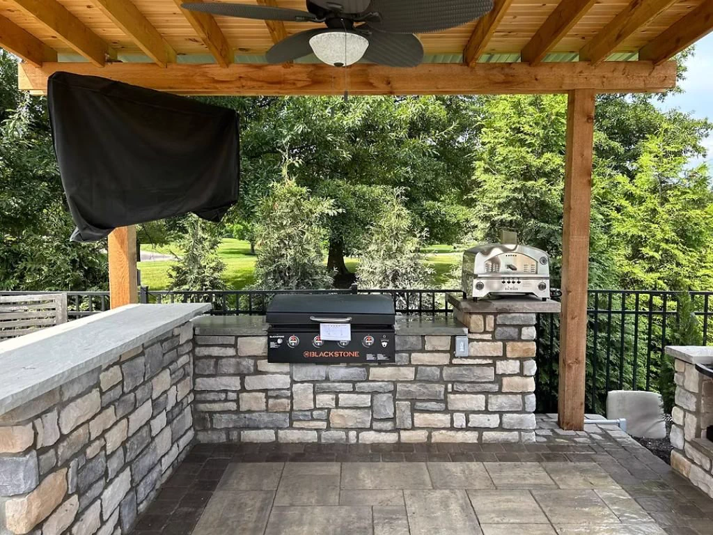Custom outdoor living spaces by Maxima Pools